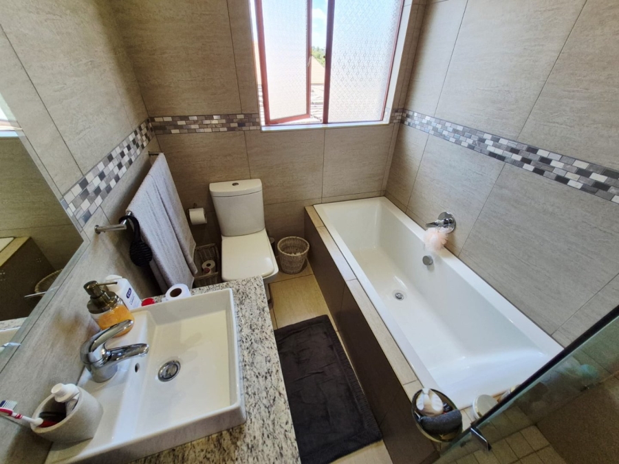 To Let 2 Bedroom Property for Rent in Olympus AH Gauteng