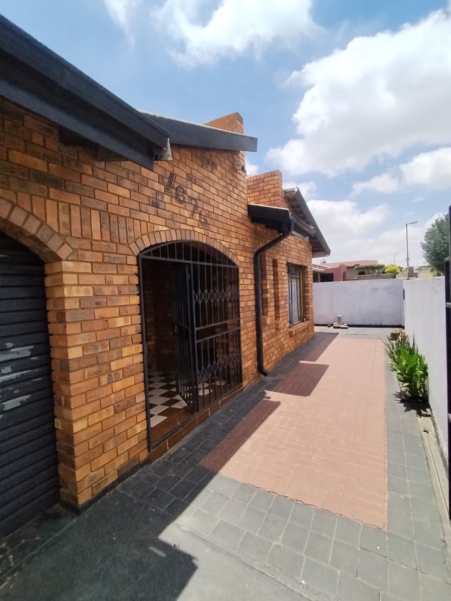 3 Bedroom Property for Sale in Tladi Gauteng