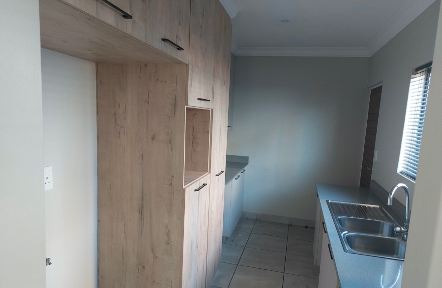 To Let 4 Bedroom Property for Rent in Six Fountains Residential Estate Gauteng