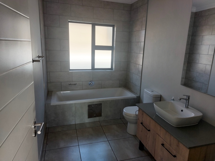 To Let 4 Bedroom Property for Rent in Six Fountains Residential Estate Gauteng