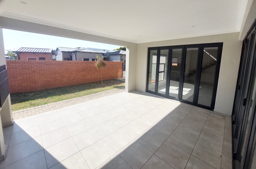 To Let 4 Bedroom Property for Rent in Six Fountains Residential Estate Gauteng