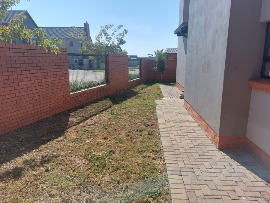 To Let 4 Bedroom Property for Rent in Six Fountains Residential Estate Gauteng