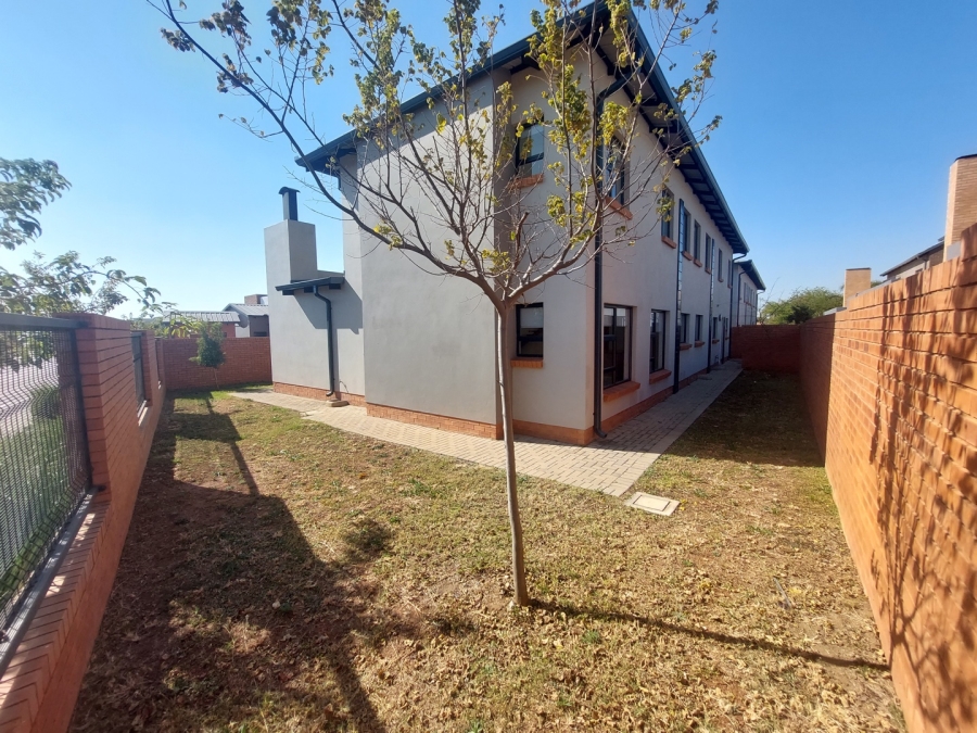 To Let 4 Bedroom Property for Rent in Six Fountains Residential Estate Gauteng