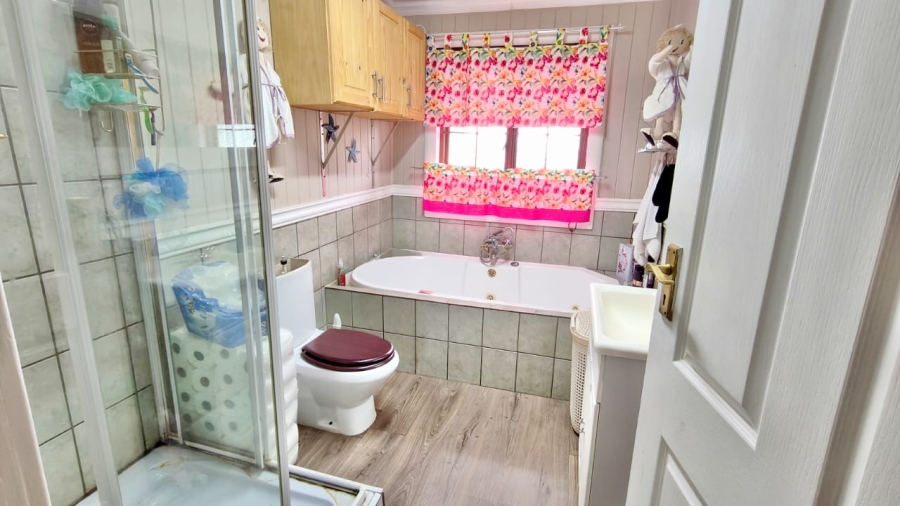 5 Bedroom Property for Sale in Vaal Marina Gauteng