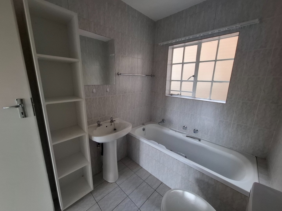 2 Bedroom Property for Sale in Wapadrand Gauteng