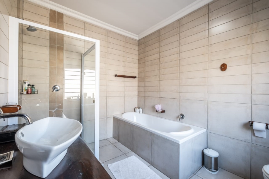 4 Bedroom Property for Sale in Rietvalleirand Gauteng