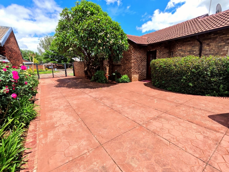 3 Bedroom Property for Sale in Sinoville Gauteng