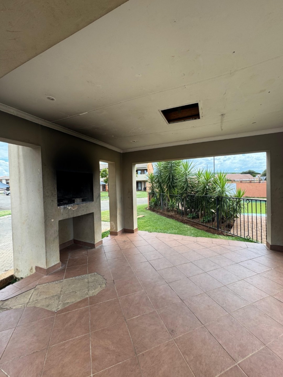2 Bedroom Property for Sale in Montana Tuine Gauteng