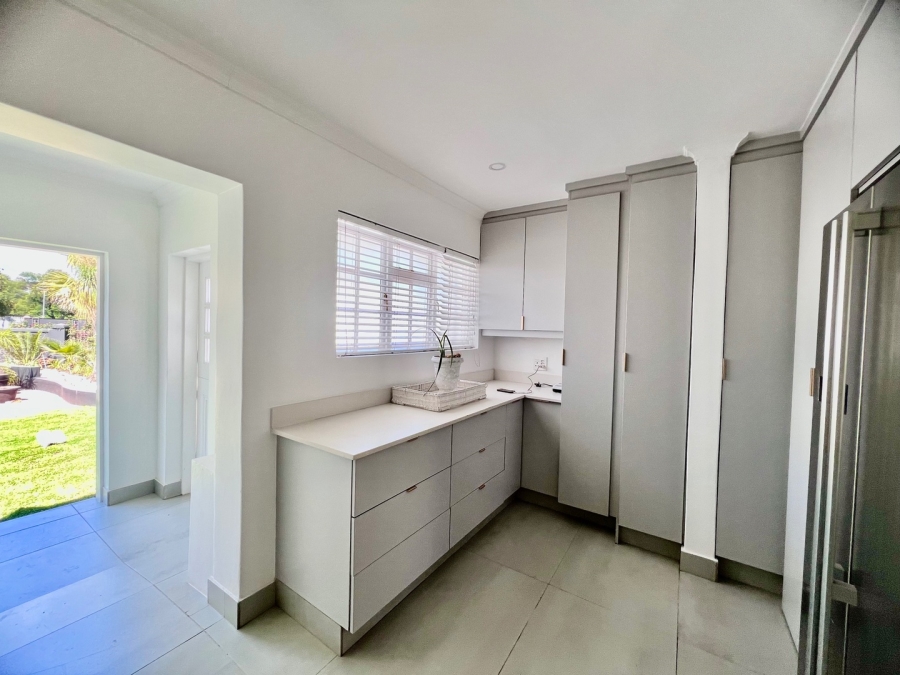 5 Bedroom Property for Sale in Silver Lakes Gauteng