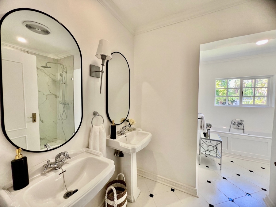 5 Bedroom Property for Sale in Silver Lakes Gauteng