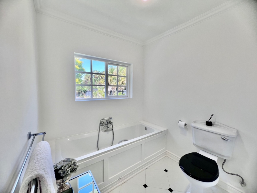 5 Bedroom Property for Sale in Silver Lakes Gauteng