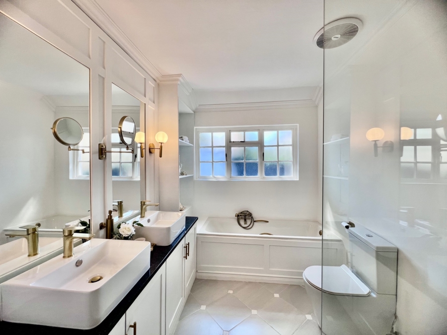 5 Bedroom Property for Sale in Silver Lakes Gauteng