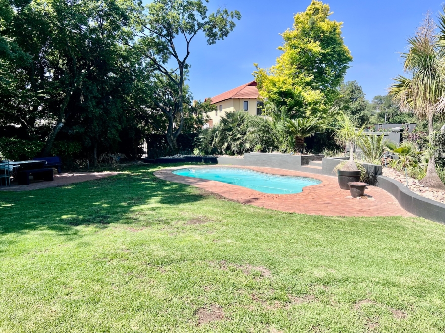 5 Bedroom Property for Sale in Silver Lakes Gauteng