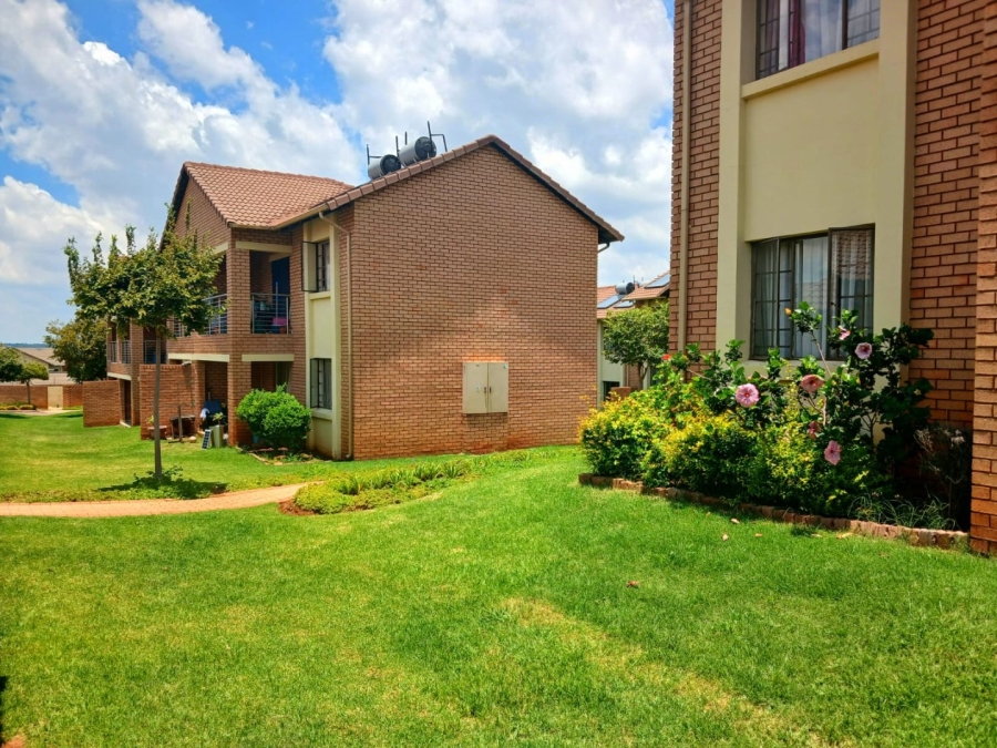 2 Bedroom Property for Sale in Noordwyk Gauteng