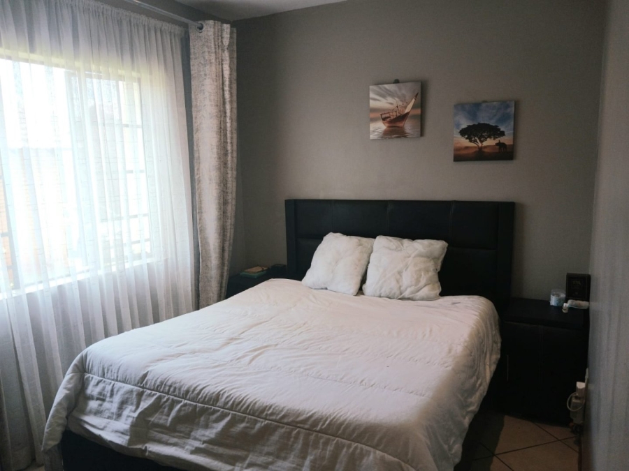 2 Bedroom Property for Sale in Noordwyk Gauteng