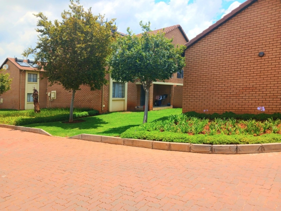 2 Bedroom Property for Sale in Noordwyk Gauteng