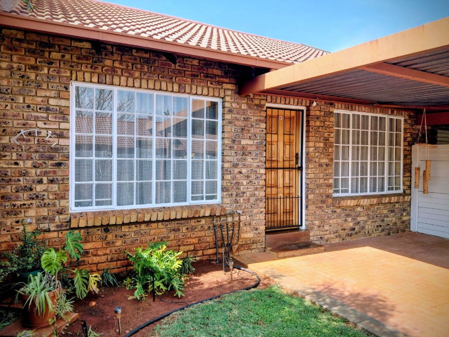 2 Bedroom Property for Sale in Annlin Gauteng