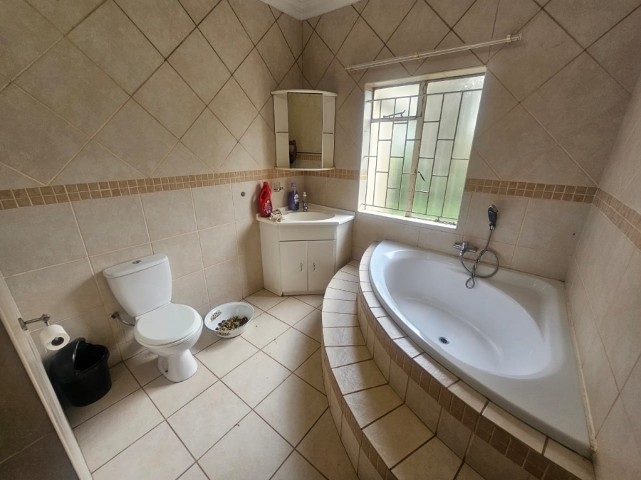 To Let 4 Bedroom Property for Rent in Mnandi Gauteng