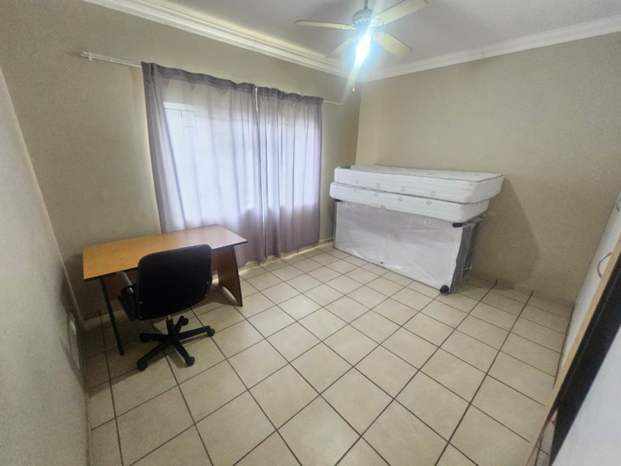 To Let 4 Bedroom Property for Rent in Mnandi Gauteng