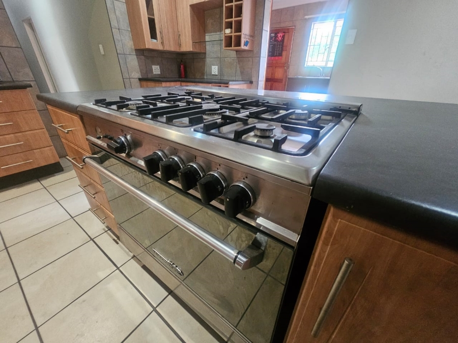 To Let 4 Bedroom Property for Rent in Mnandi Gauteng