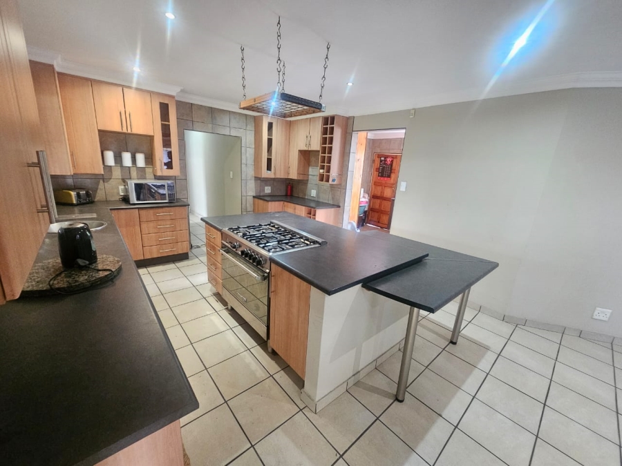 To Let 4 Bedroom Property for Rent in Mnandi Gauteng