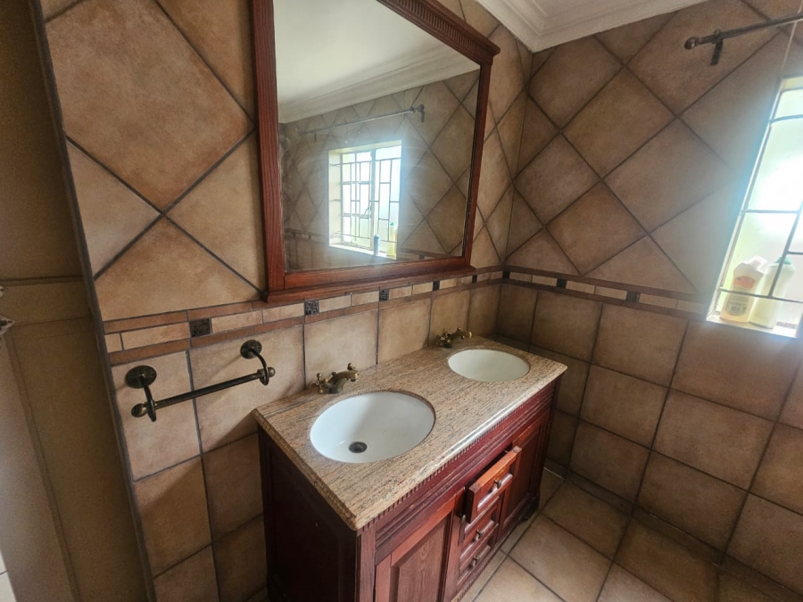 To Let 4 Bedroom Property for Rent in Mnandi Gauteng