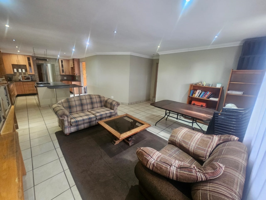 To Let 4 Bedroom Property for Rent in Mnandi Gauteng