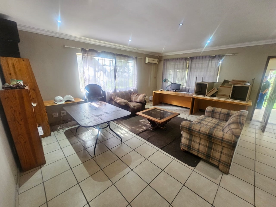 To Let 4 Bedroom Property for Rent in Mnandi Gauteng