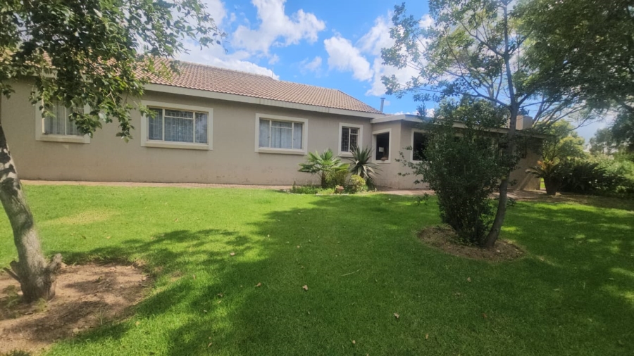 To Let 4 Bedroom Property for Rent in Mnandi Gauteng