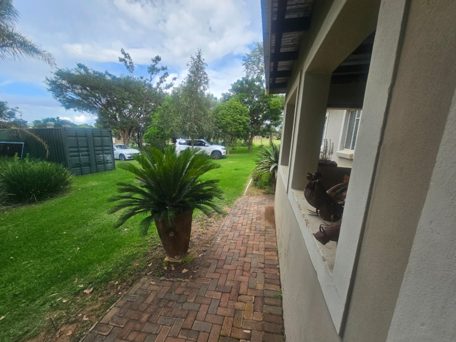 To Let 4 Bedroom Property for Rent in Mnandi Gauteng