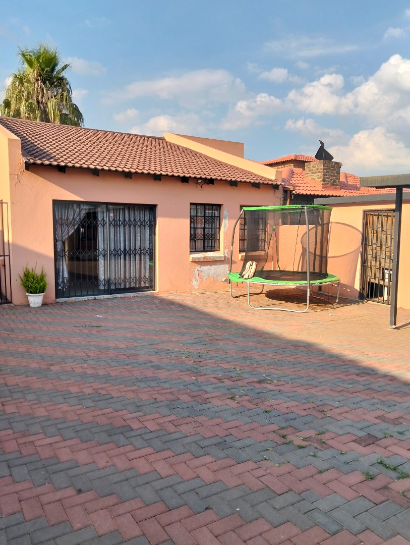 3 Bedroom Property for Sale in Elandspoort Gauteng