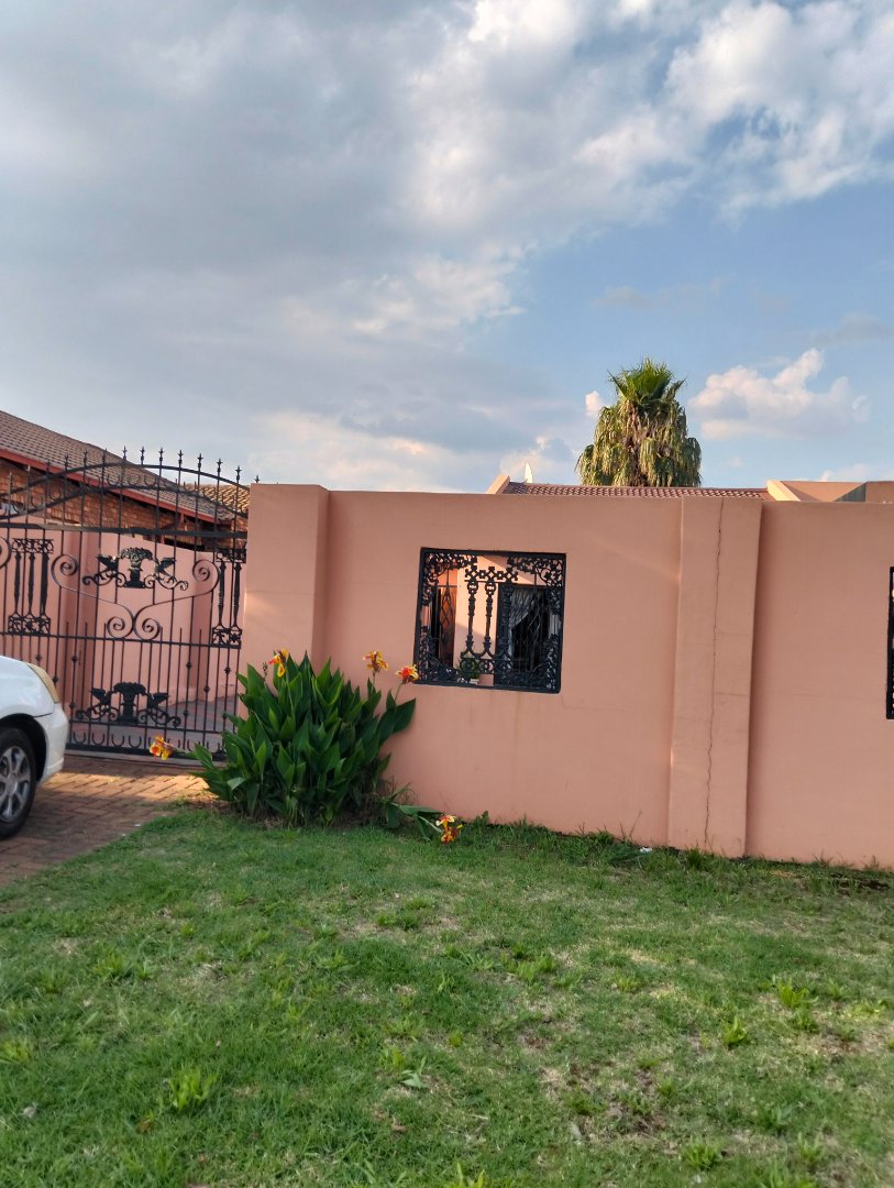 3 Bedroom Property for Sale in Elandspoort Gauteng