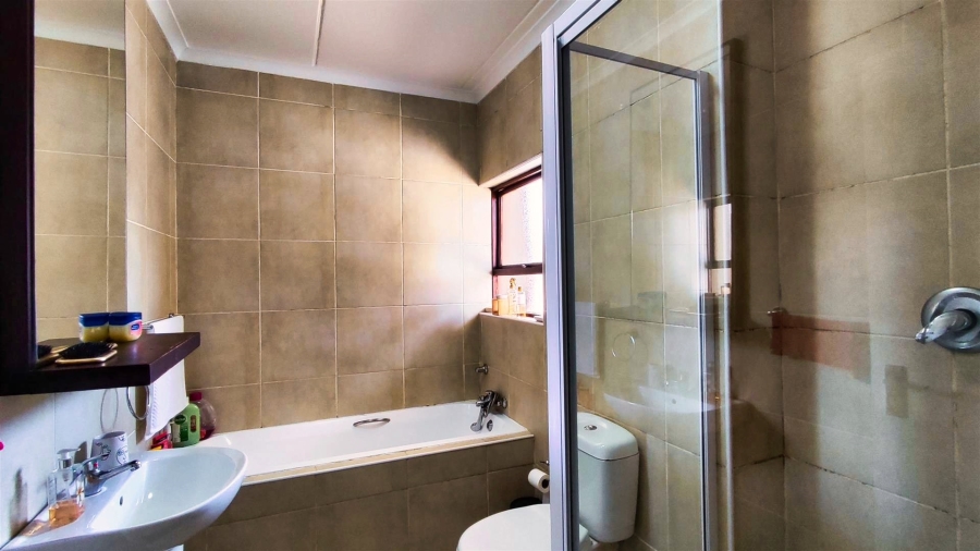 2 Bedroom Property for Sale in Helderwyk Gauteng