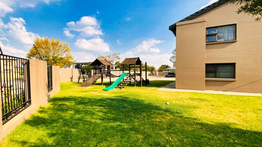 2 Bedroom Property for Sale in Helderwyk Gauteng