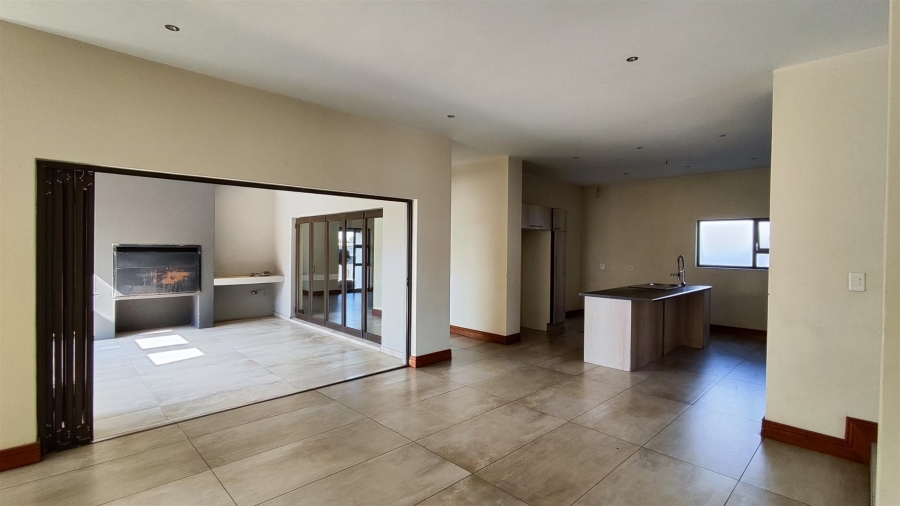 5 Bedroom Property for Sale in Helderwyk Gauteng