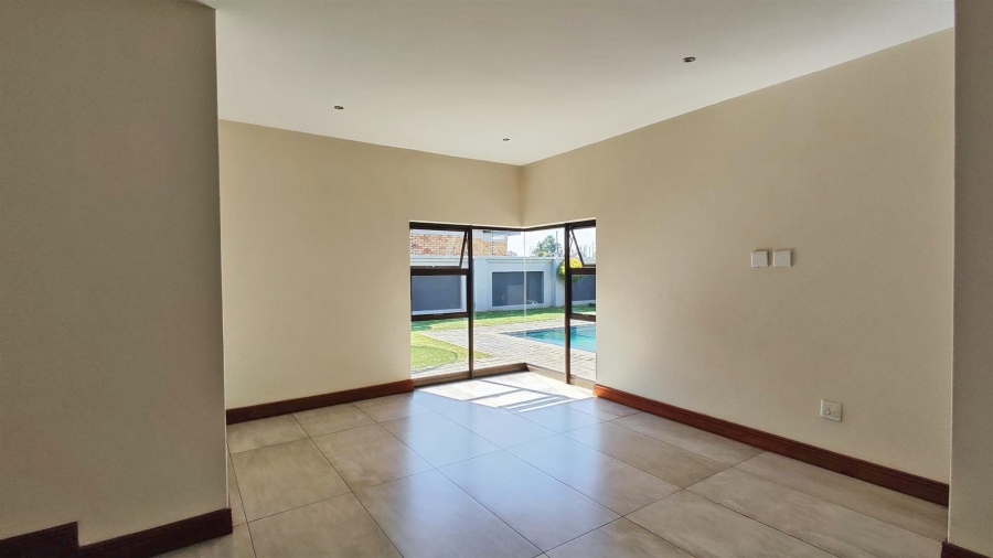5 Bedroom Property for Sale in Helderwyk Gauteng