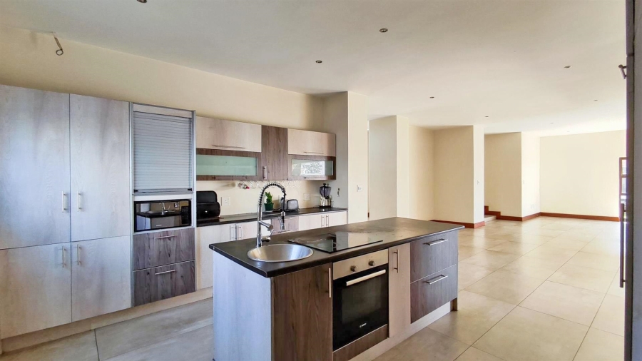 5 Bedroom Property for Sale in Helderwyk Gauteng