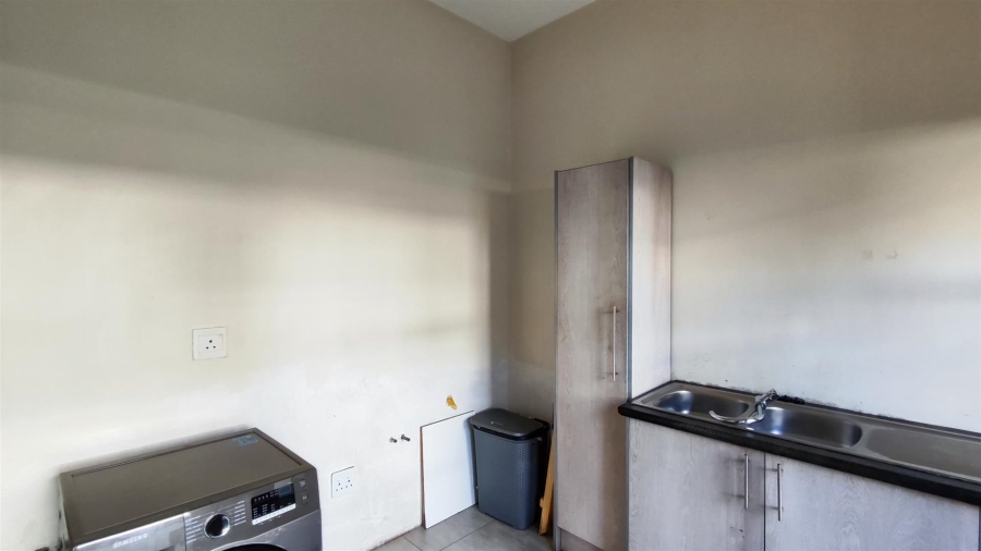 5 Bedroom Property for Sale in Helderwyk Gauteng