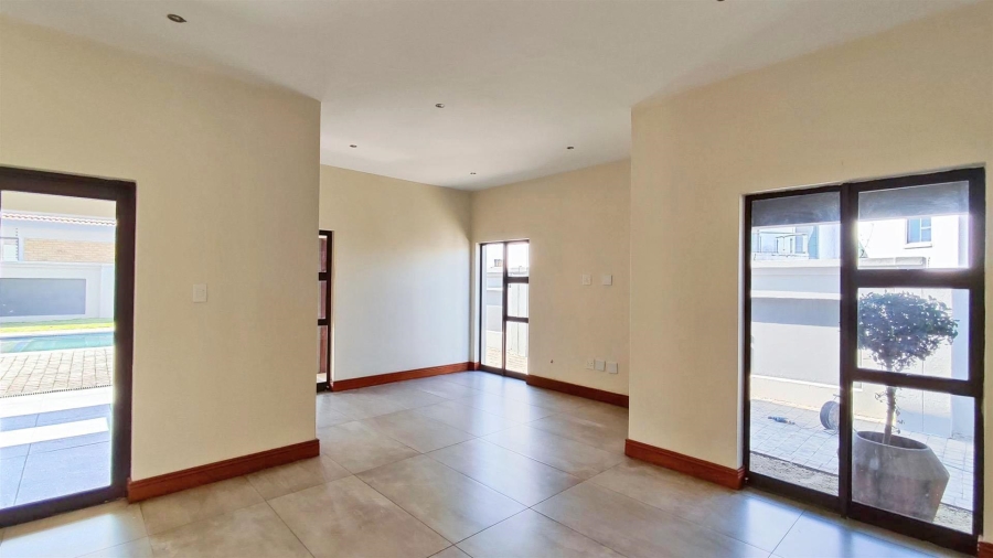 5 Bedroom Property for Sale in Helderwyk Gauteng