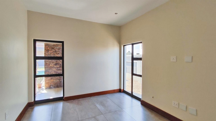 5 Bedroom Property for Sale in Helderwyk Gauteng