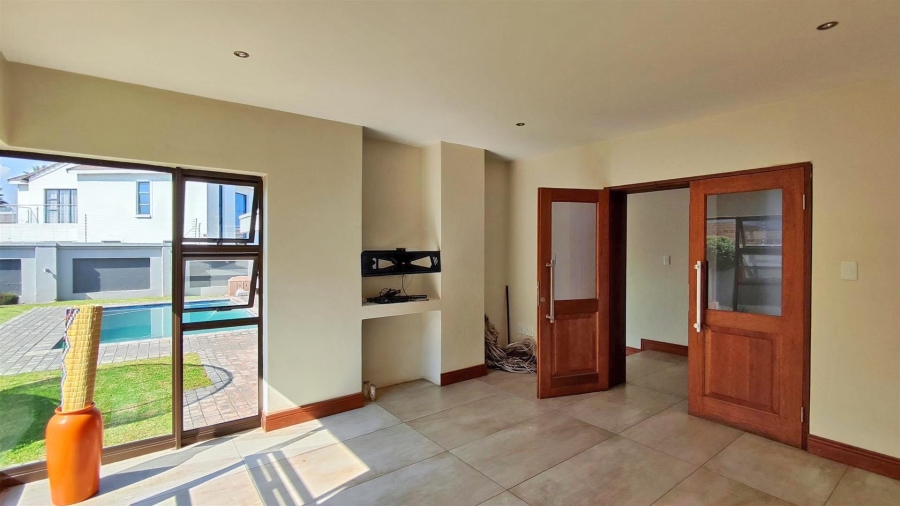 5 Bedroom Property for Sale in Helderwyk Gauteng