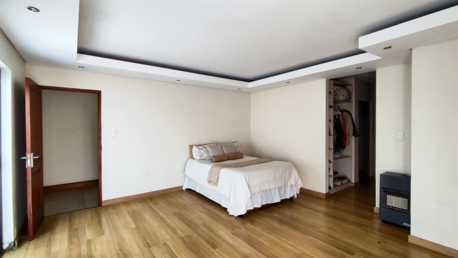 5 Bedroom Property for Sale in Helderwyk Gauteng