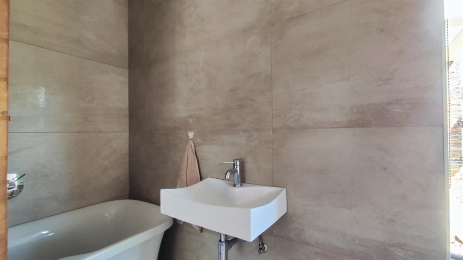 5 Bedroom Property for Sale in Helderwyk Gauteng