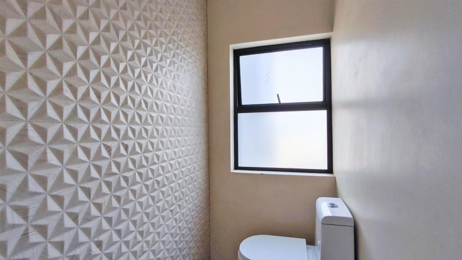 5 Bedroom Property for Sale in Helderwyk Gauteng