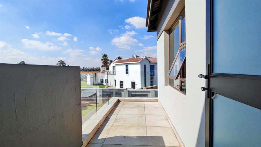 5 Bedroom Property for Sale in Helderwyk Gauteng
