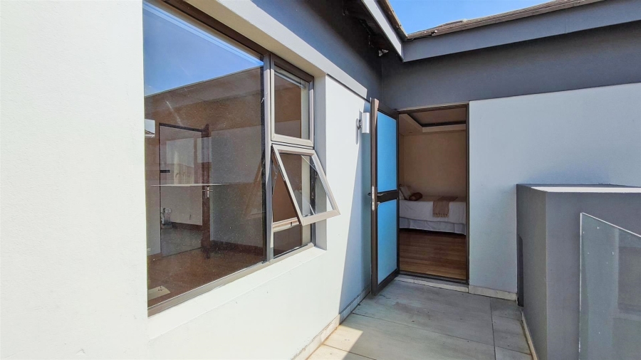 5 Bedroom Property for Sale in Helderwyk Gauteng