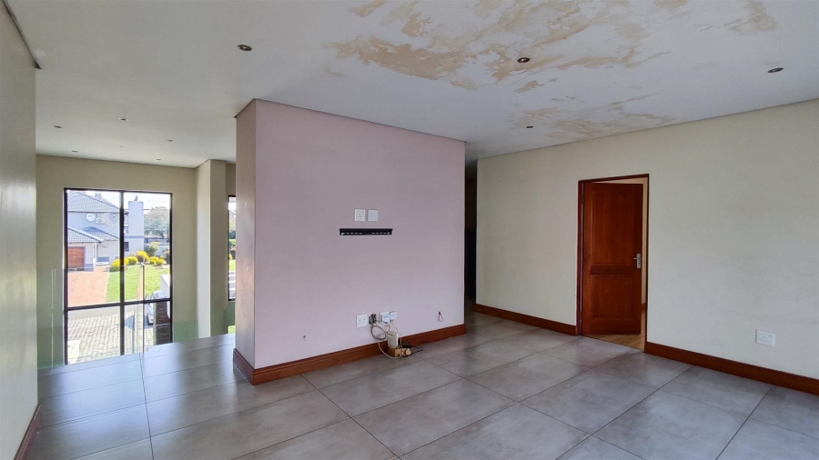 5 Bedroom Property for Sale in Helderwyk Gauteng