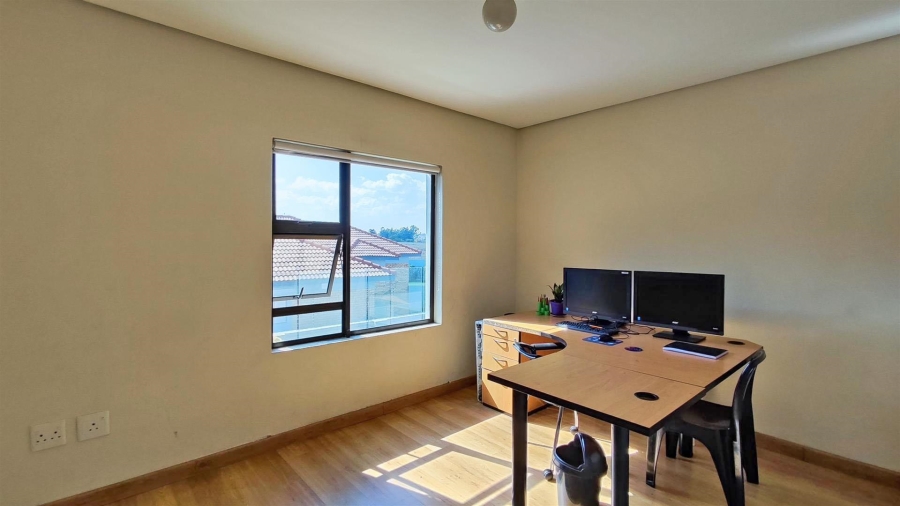 5 Bedroom Property for Sale in Helderwyk Gauteng