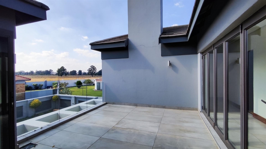 5 Bedroom Property for Sale in Helderwyk Gauteng