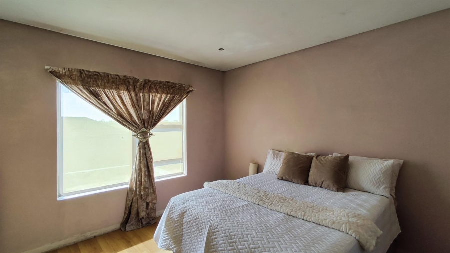 5 Bedroom Property for Sale in Helderwyk Gauteng